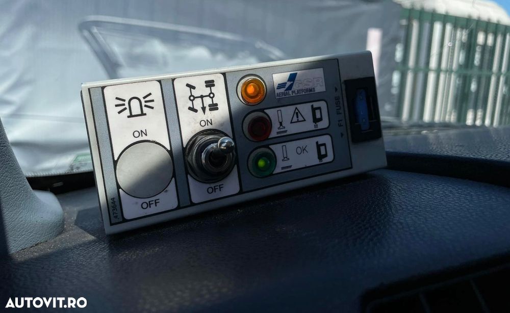 Ford Transit NACELA 4x4 18 M - 25