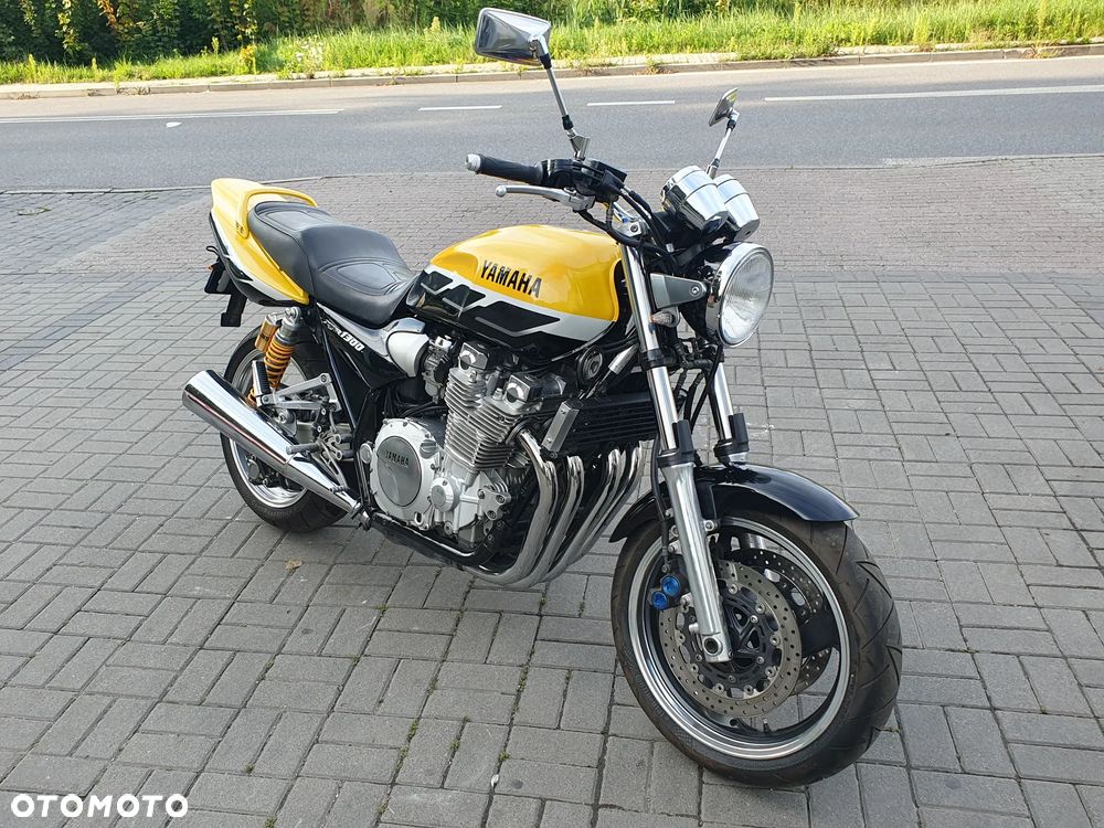 Yamaha XJR - 9