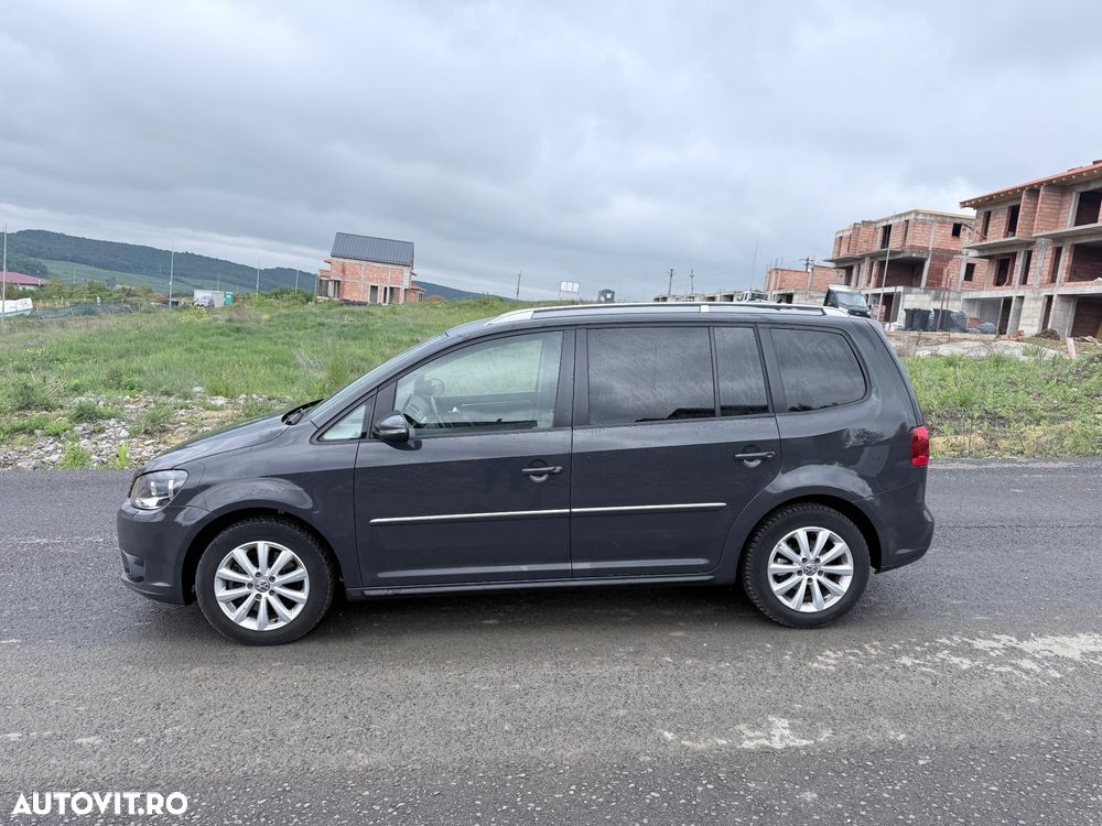 Volkswagen Touran - 12