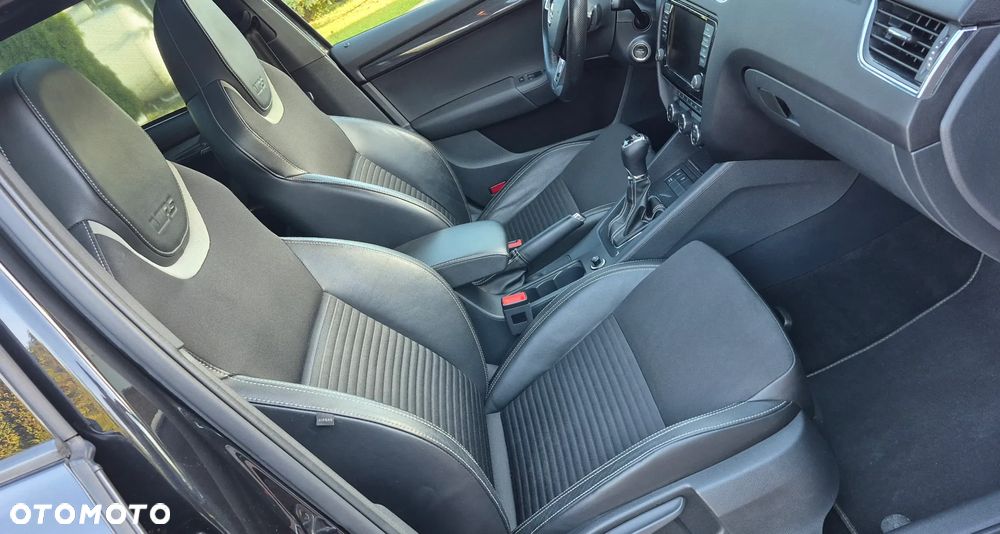 Skoda Octavia Combi 2.0 TDI DSG RS - 15