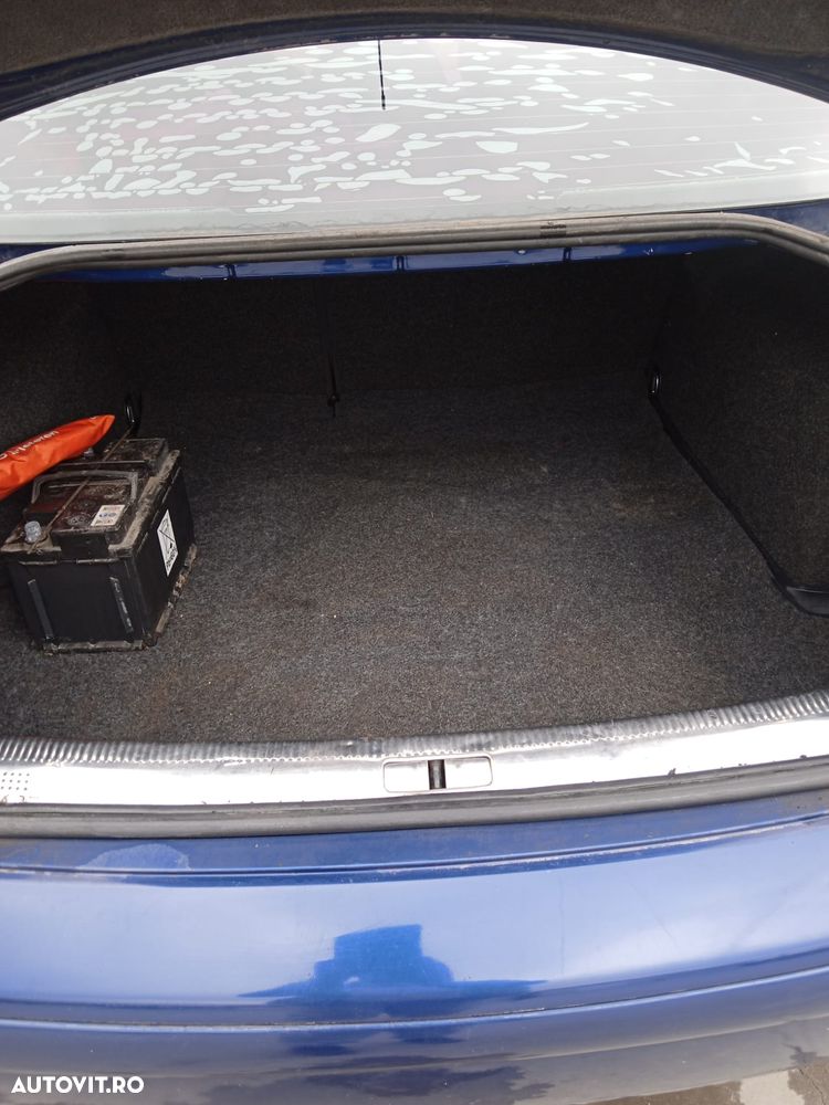 Volkswagen Passat 1.8 Comfortline - 4