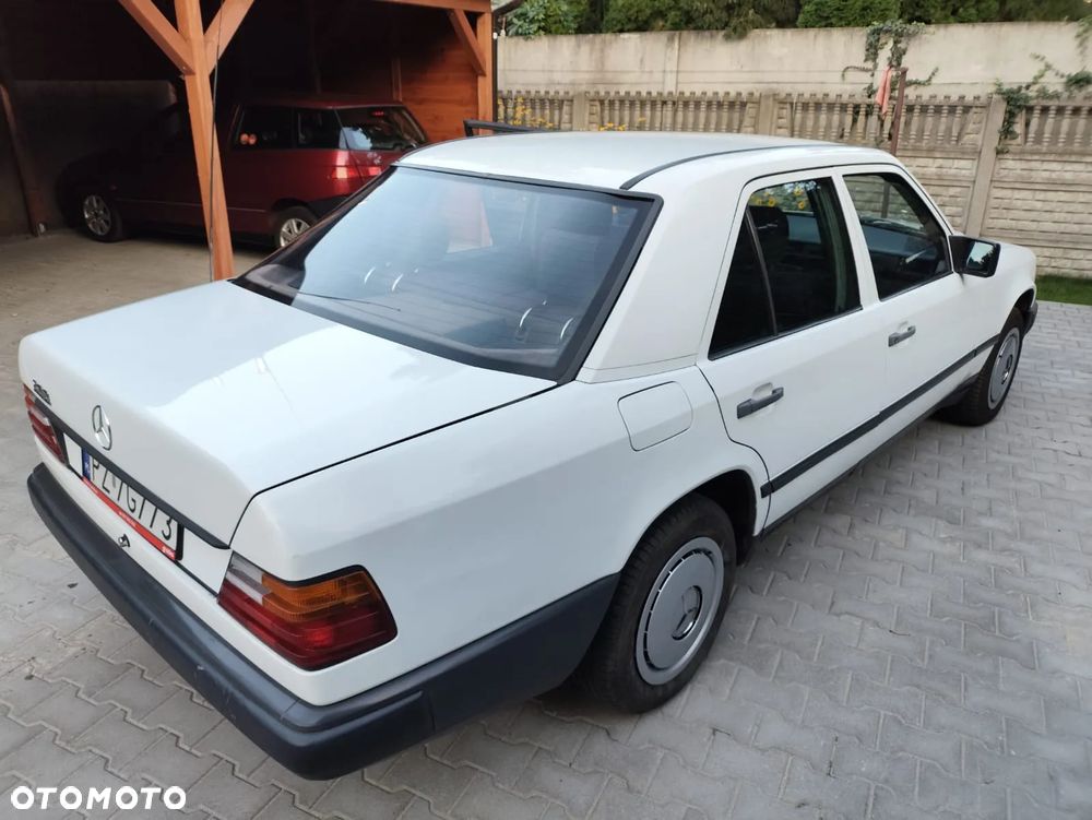 Mercedes-Benz W124 (1984-1993) - 17