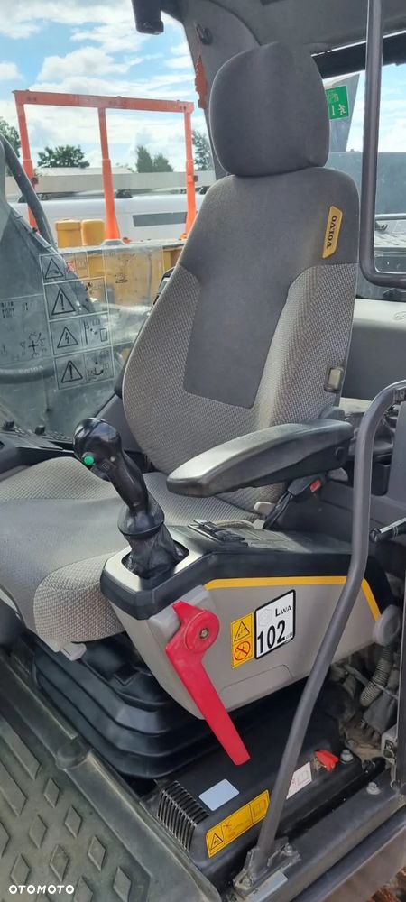 Volvo EC220E L - 21