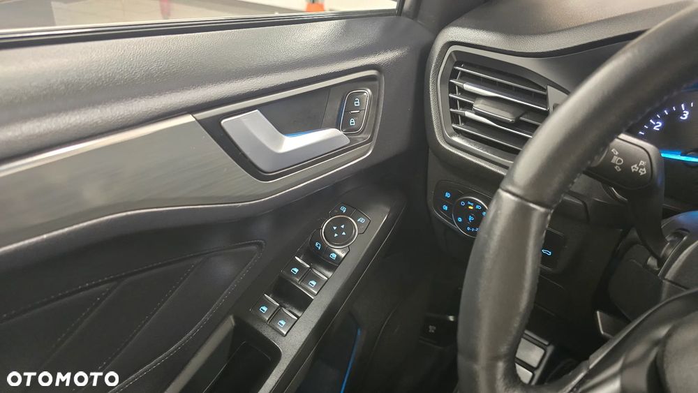 Ford Focus 1.0 EcoBoost mHEV ST-Line X - 18