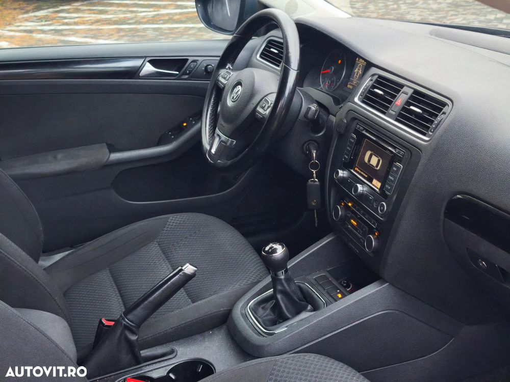 Volkswagen Jetta - 8