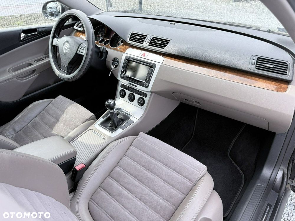 Volkswagen Passat Variant 1.8 TSI Highline - 23