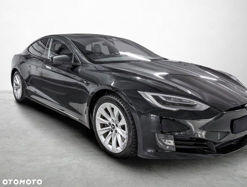 Tesla Model S - 6