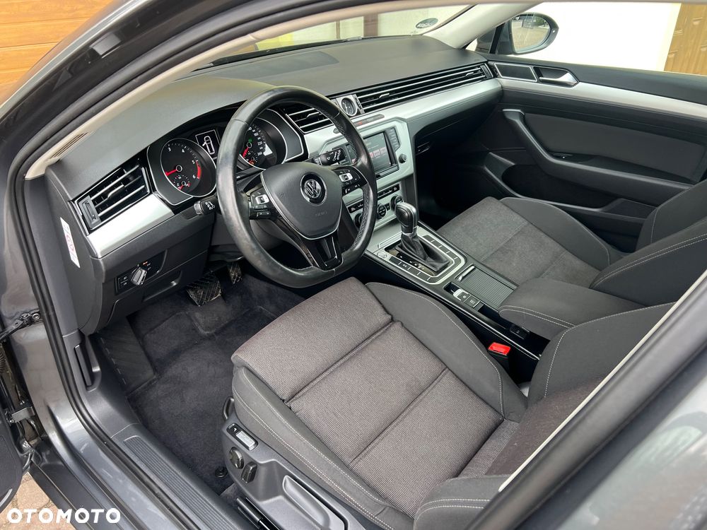 Volkswagen Passat - 14