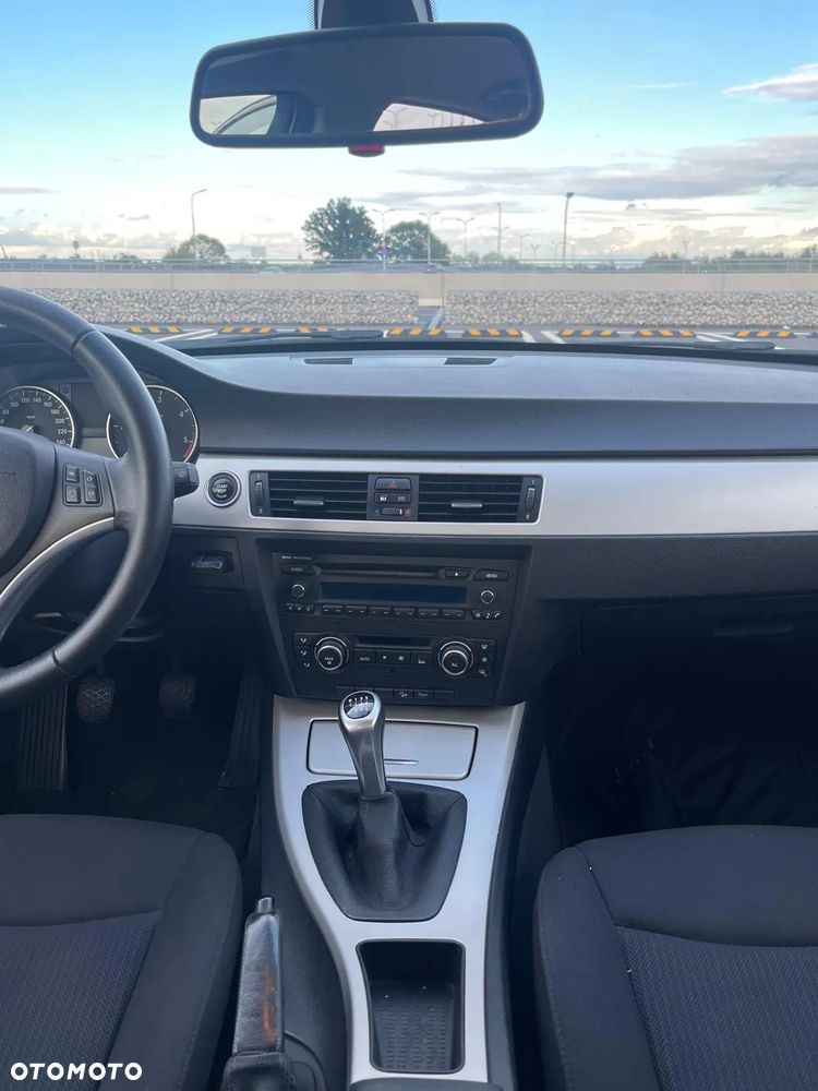 BMW Seria 3 320d xDrive - 24