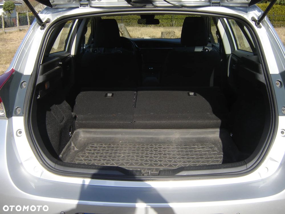 Toyota Auris 1.6 Premium - 19