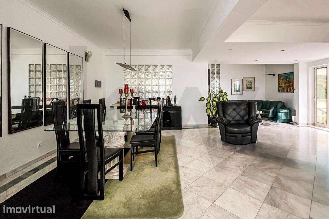 Moradia Isolada com Piscina | Lote 686m2 | Loures - Grande imagem: 2/37