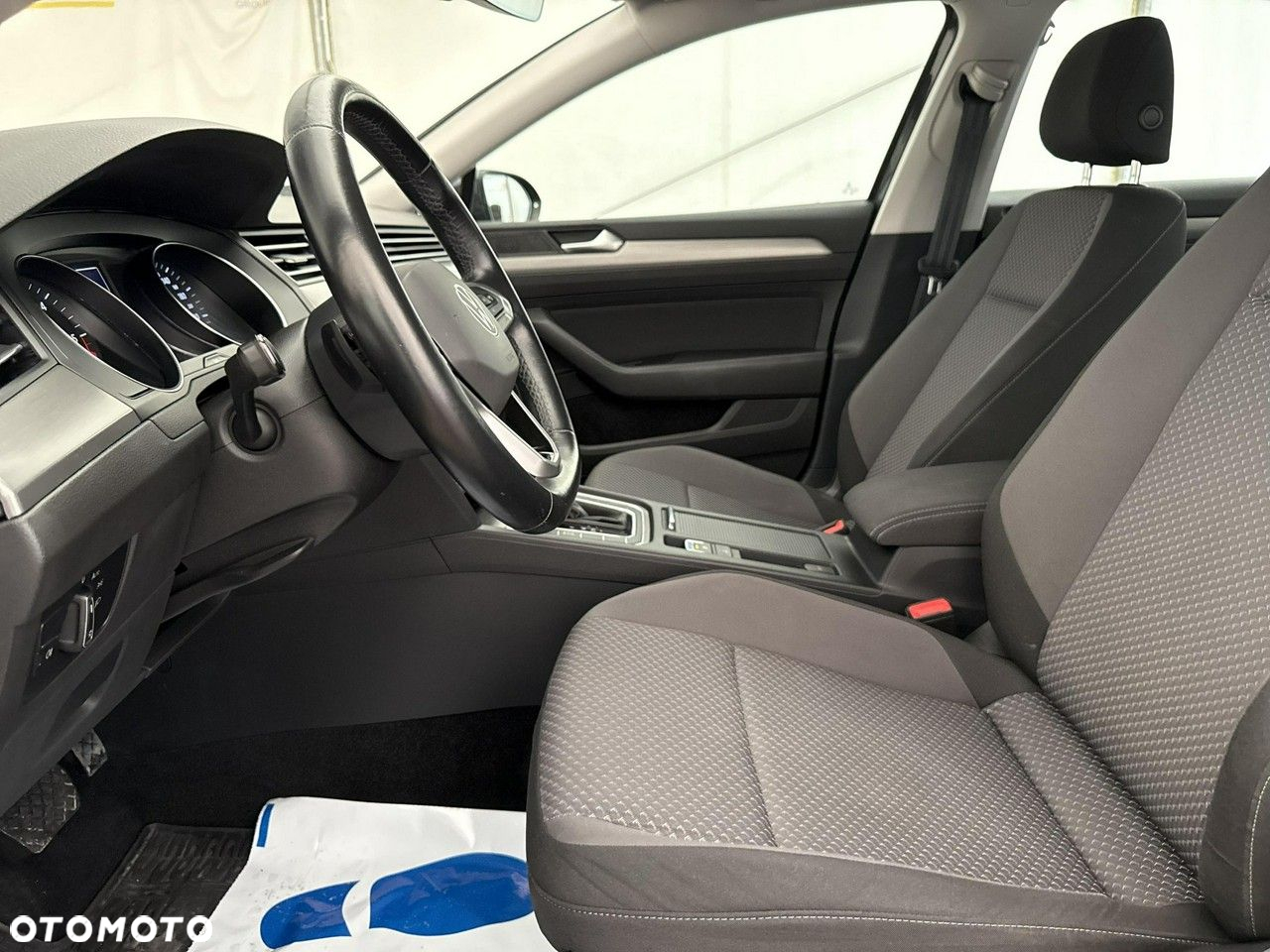 Volkswagen Passat - 12