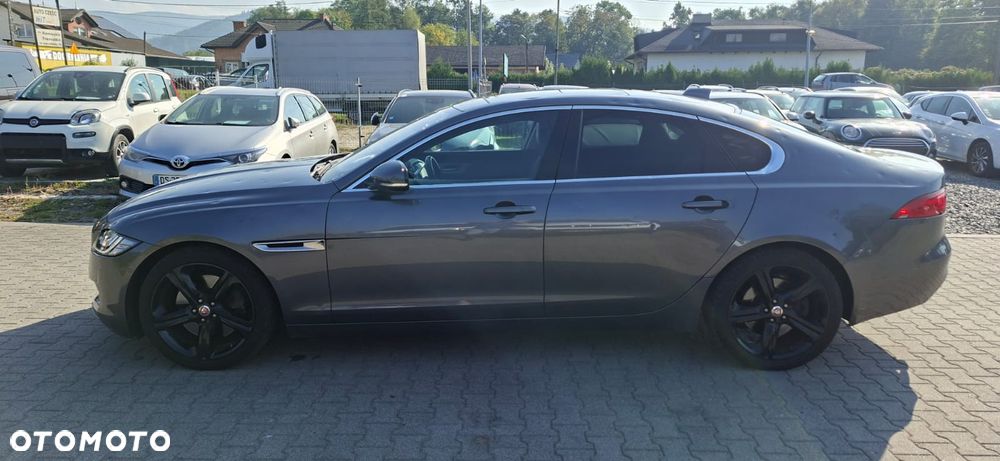 Jaguar XF 30d Prestige - 6