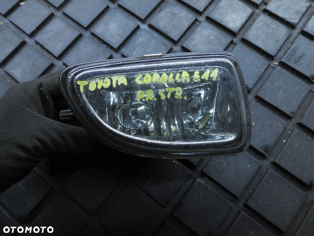 LAMPA PRZECIWMGIELNA HALOGEN TOYOTA COROLLA E11 PRAWY - 1