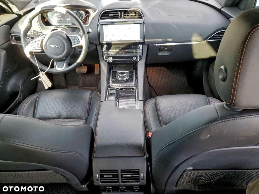 Jaguar F-Pace - 5
