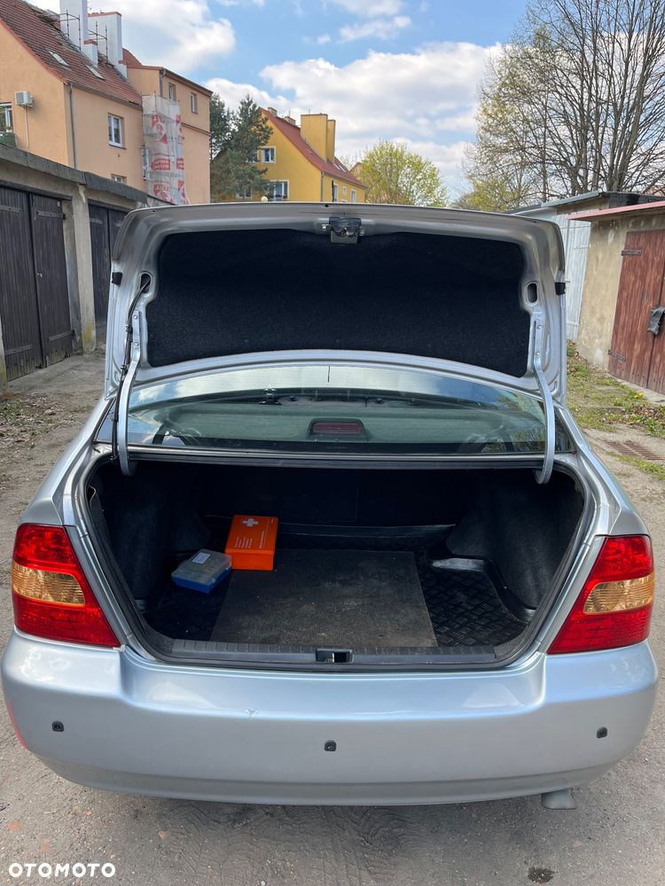 Toyota Corolla 1.6 VVT-i Sol - 18