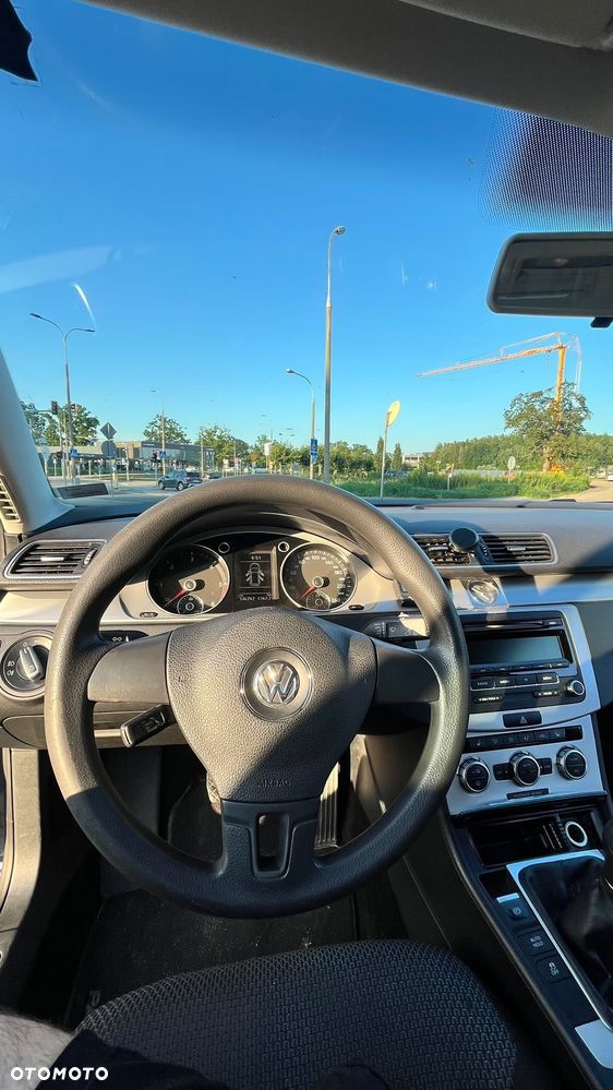 Volkswagen Passat 1.6 TDI Comfortline - 1