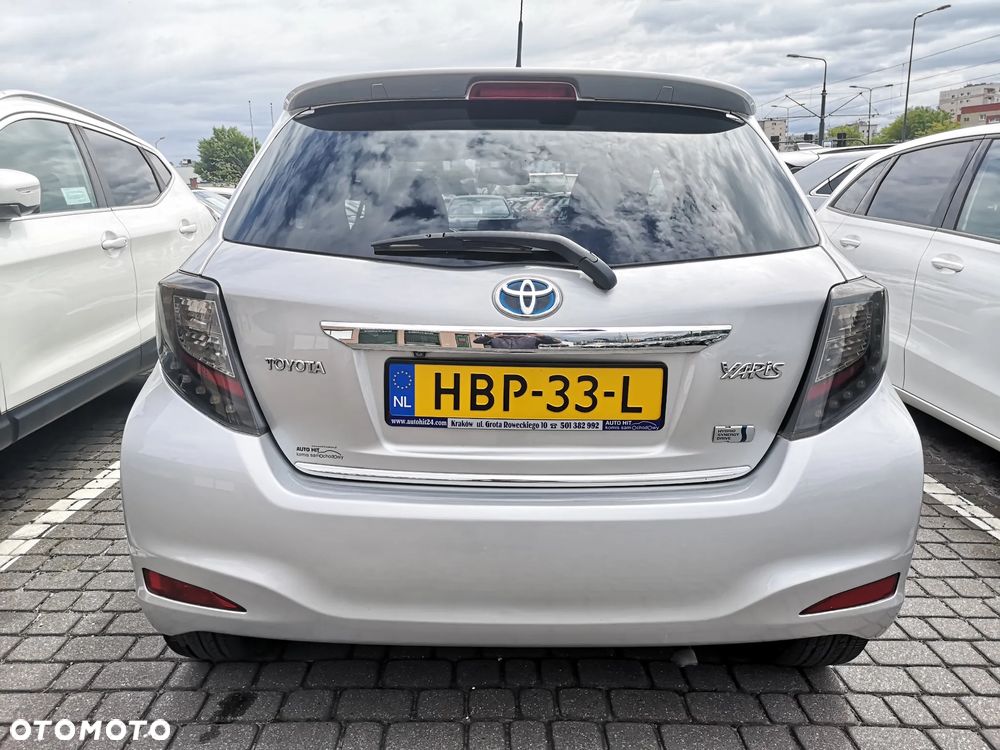 Toyota Yaris Hybrid 100 Premium - 5