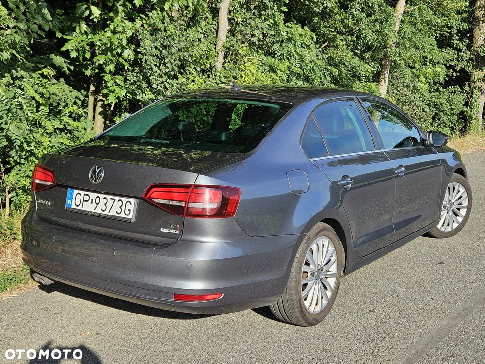 Volkswagen Jetta - 4