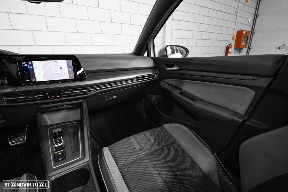 VW Golf Variant 2.0 TDi R-Line DSG - 36