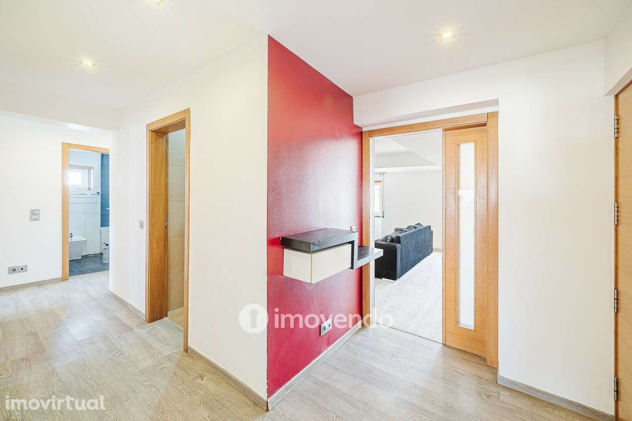 Apartamento T3 com áreas generosas e luz natural, no Carregado - Grande imagem: 2/47