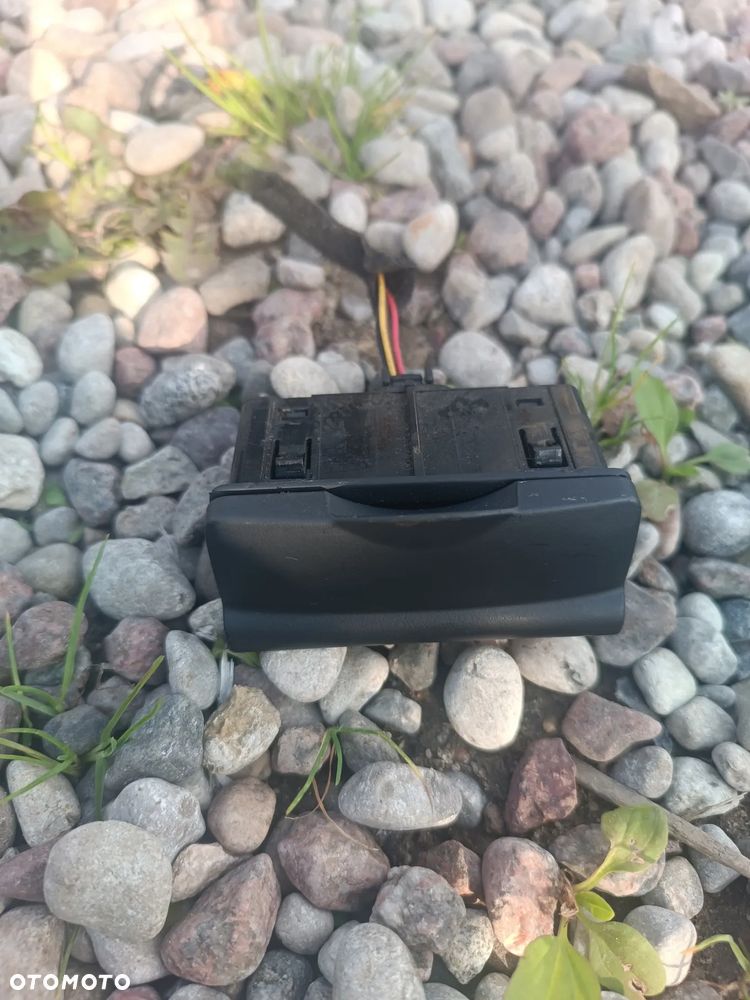 GNIAZDO WEJŚCIE PORT AUX USB RENAULT MEGANE III  CLIO III 280230001R - 1