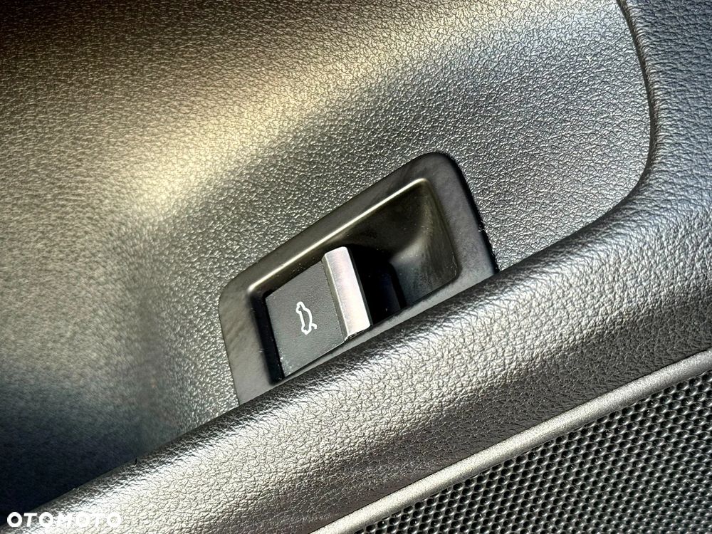 Audi A4 Avant 2.0 TDI quattro sport - 39