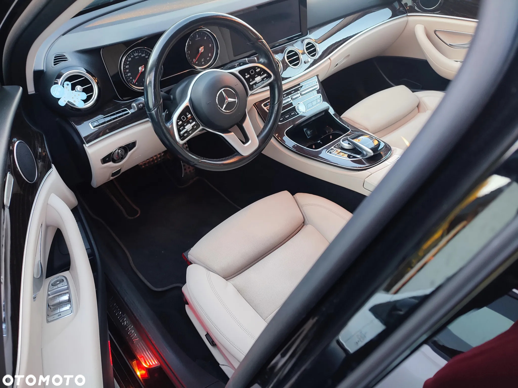 Mercedes-Benz Klasa E 220 d 4-Matic Business Edition 9G-TRONIC - 14