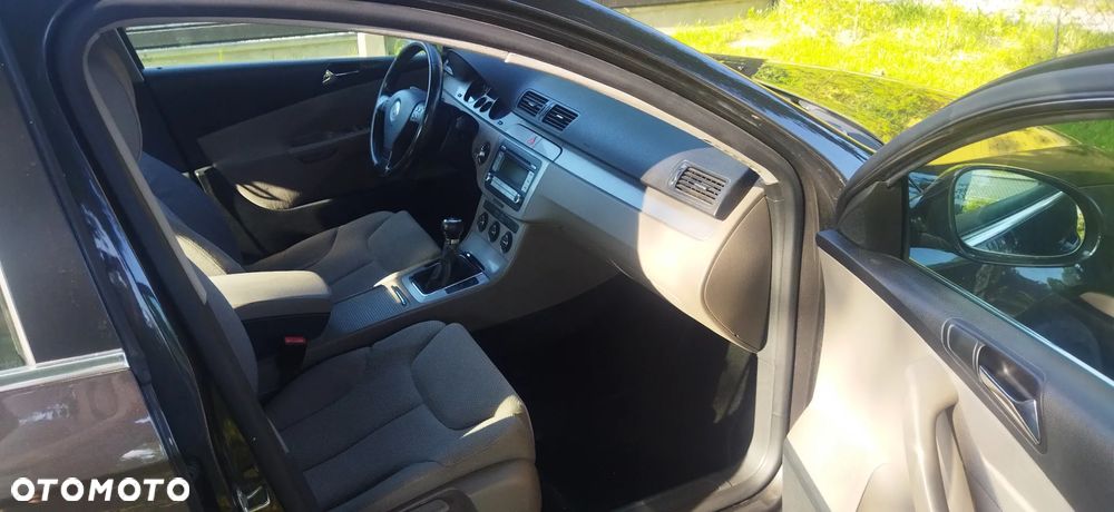 Volkswagen Passat 2.0 TDI Comfortline - 11