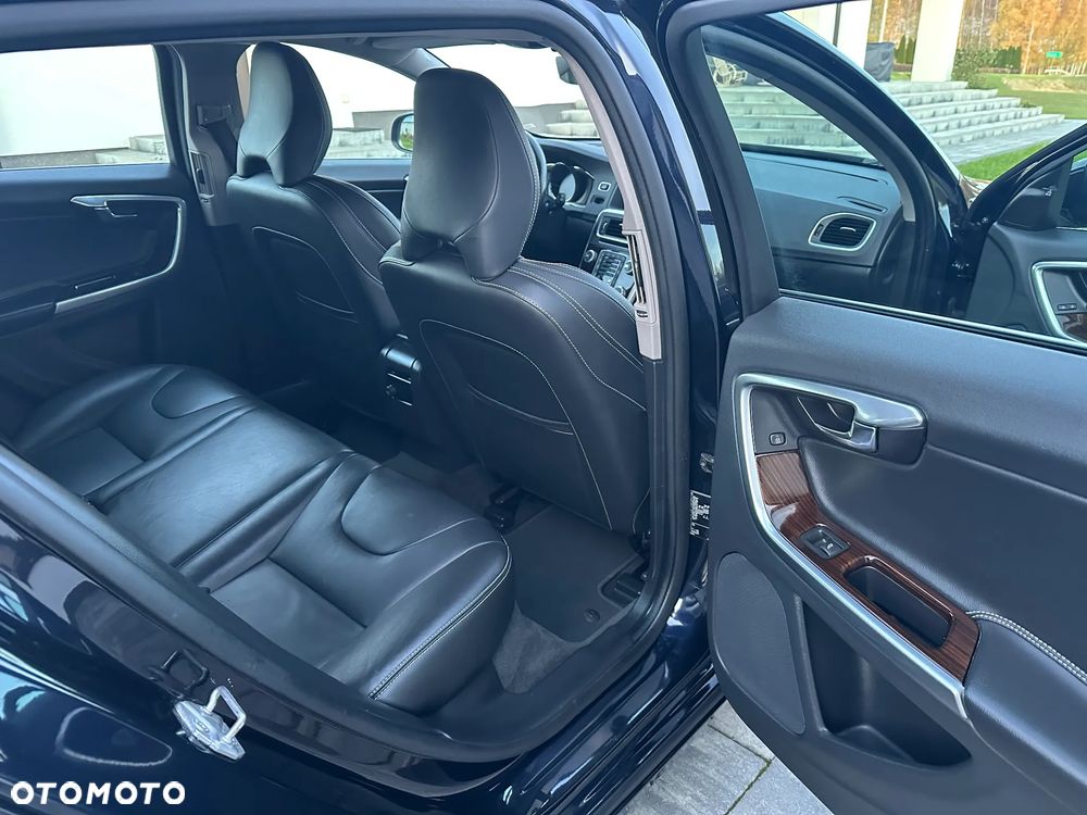Volvo V60 D6 AWD Plug-in Hybrid Summum - 16