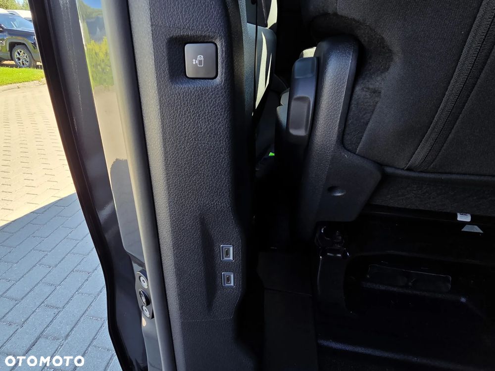 Peugeot Traveller 2.2 BlueHDi Long Business EAT8 - 26