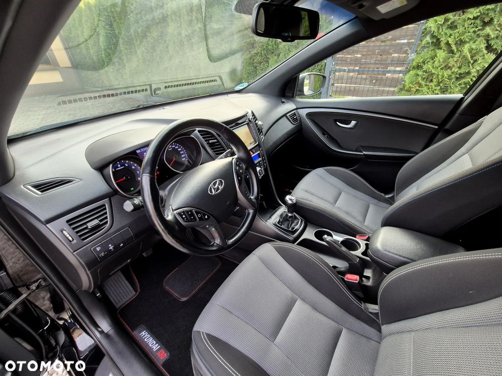 Hyundai i30 blue Kombi 1.6 GDi Passion - 24