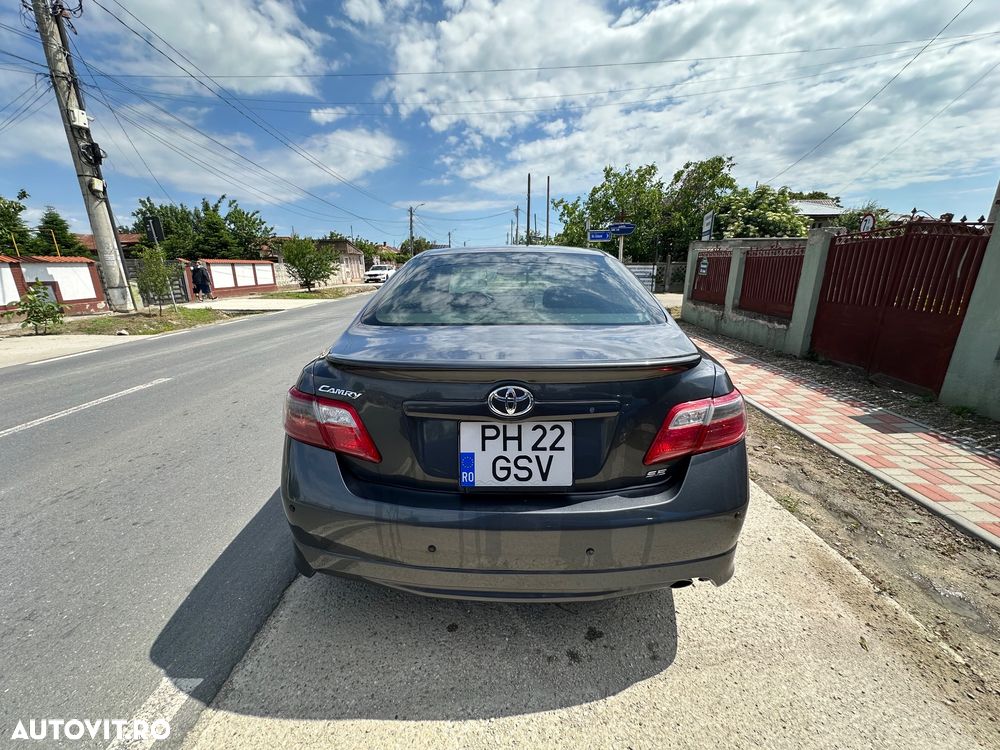 Toyota Camry - 8