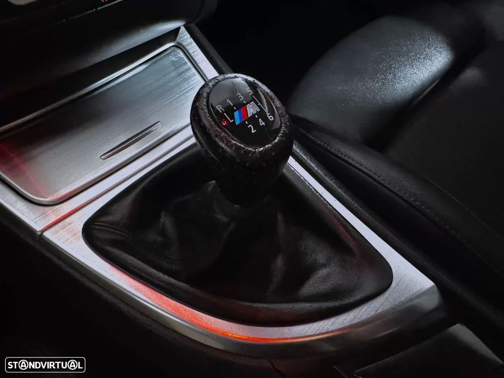 BMW 118 d Pack M - 18