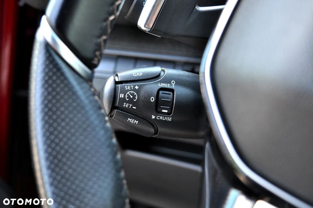 Peugeot 3008 1.6 PureTech GPF GT Line S&S EAT8 - 36