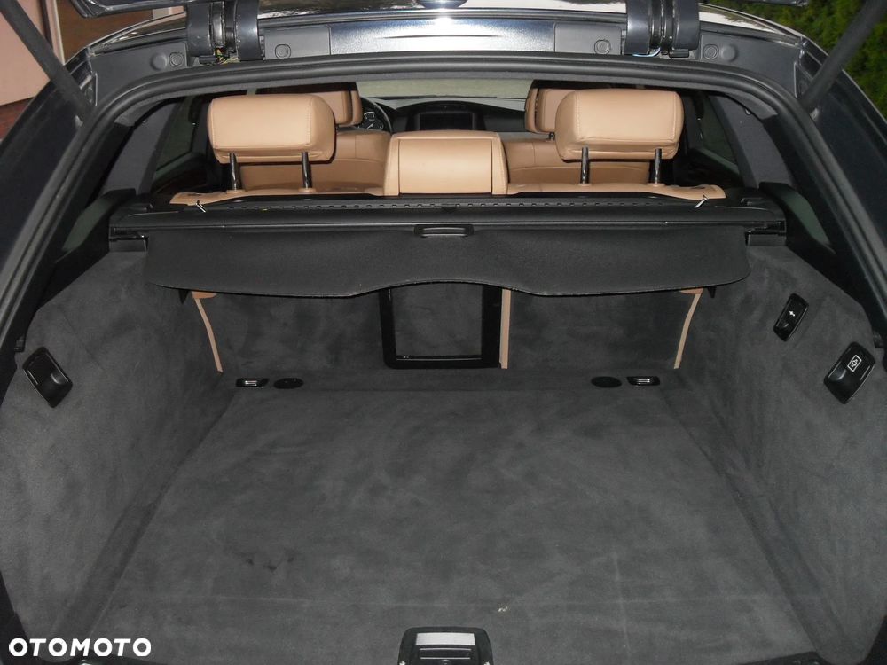 BMW Seria 5 530d xDrive - 14