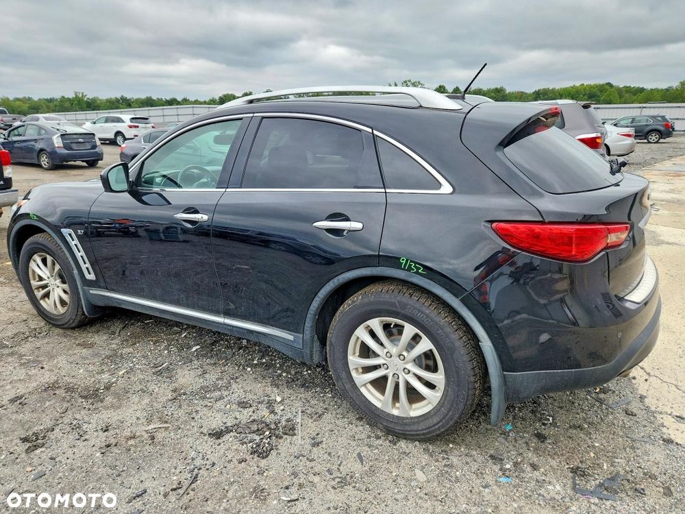 Infiniti QX70 - 10