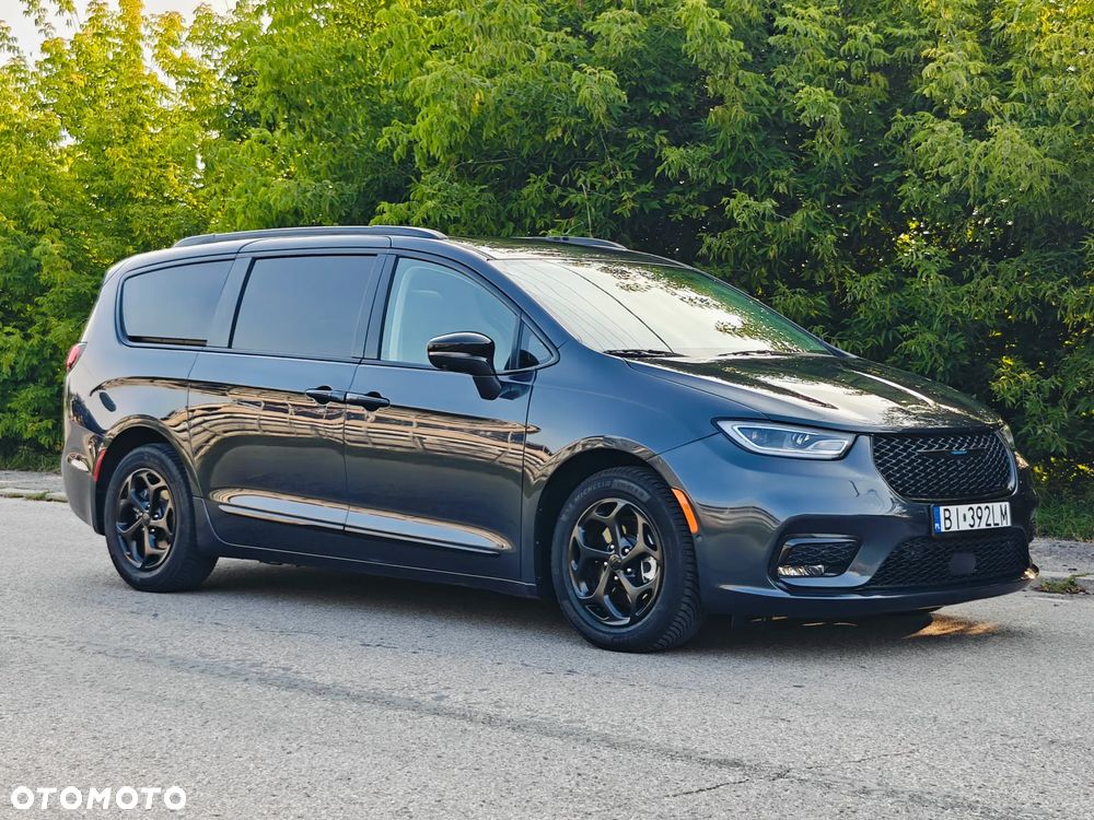 Chrysler Pacifica - 1
