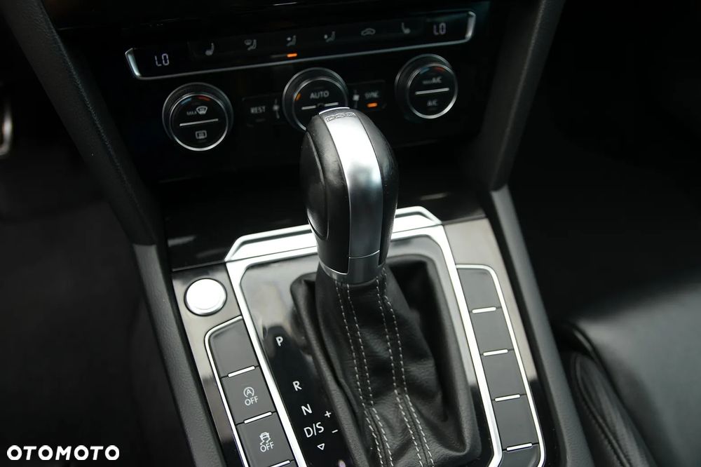 Volkswagen Passat - 36