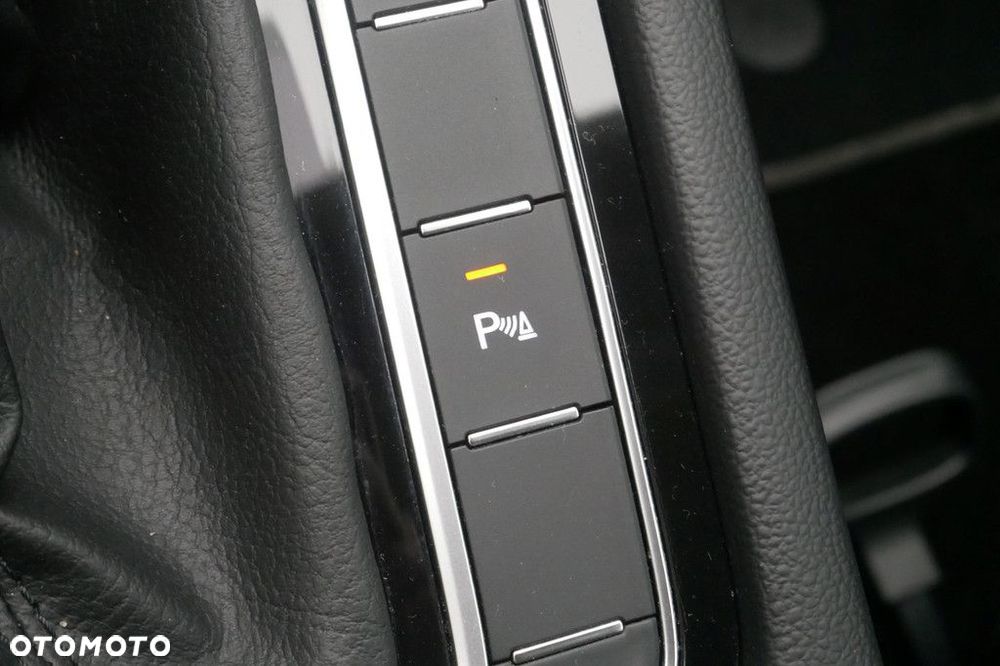 Volkswagen Passat Variant 2.0 TSI Business DSG - 18