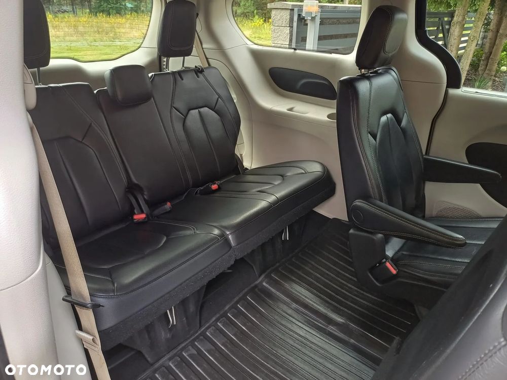 Chrysler Pacifica - 19
