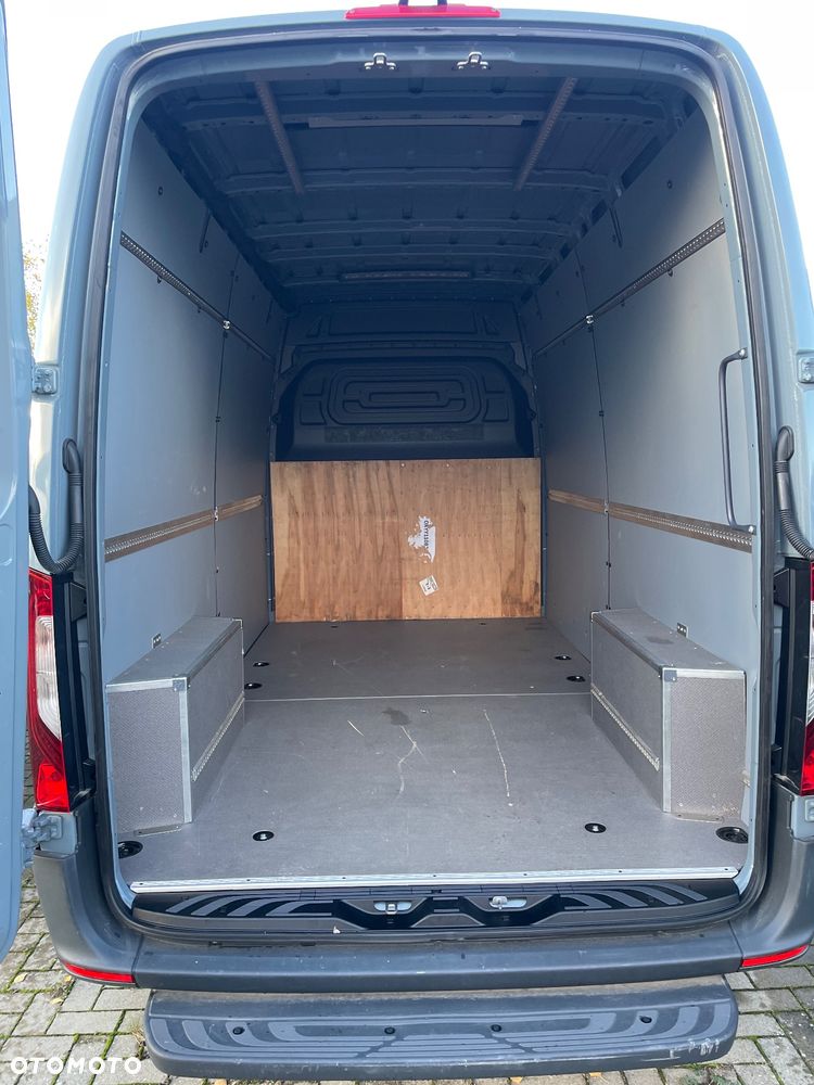Mercedes-Benz Sprinter - 20
