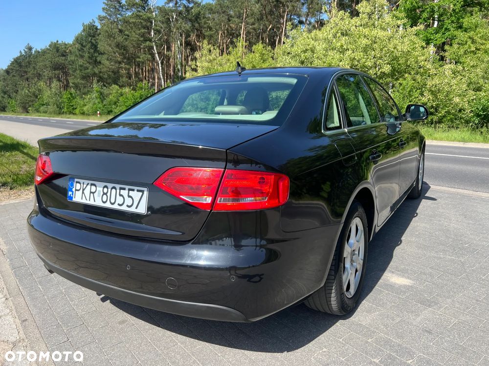 Audi A4 Limousine - 8