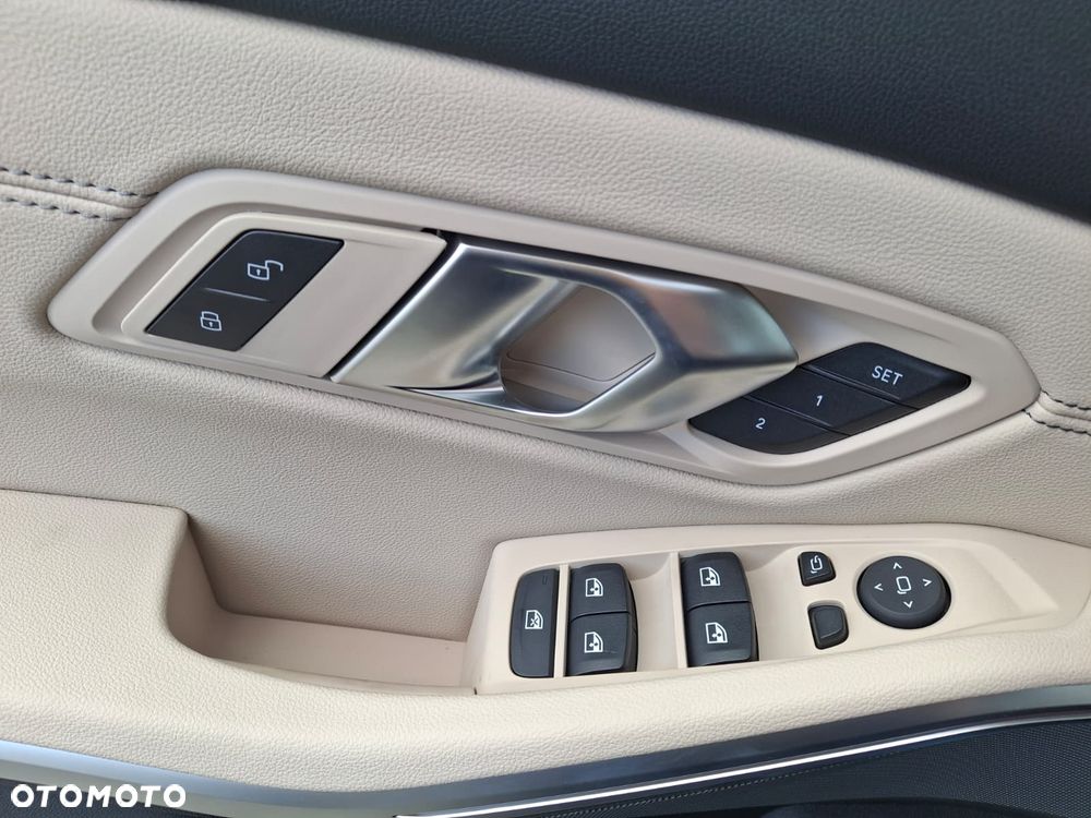 BMW Seria 3 320i xDrive M Sport - 20