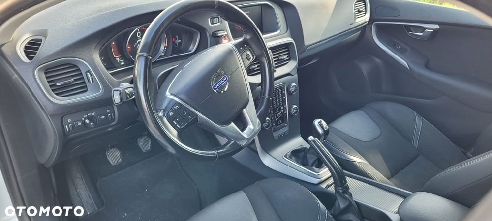Volvo V40 - 24