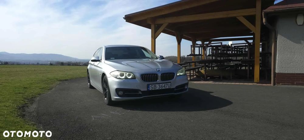 BMW Seria 5 528i Luxury Line - 1