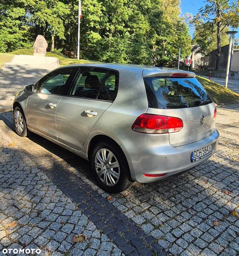 Volkswagen Golf - 6