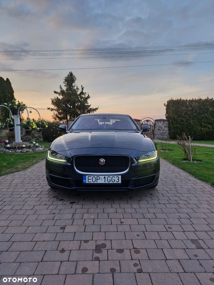 Jaguar XE 2.0 T Prestige - 3