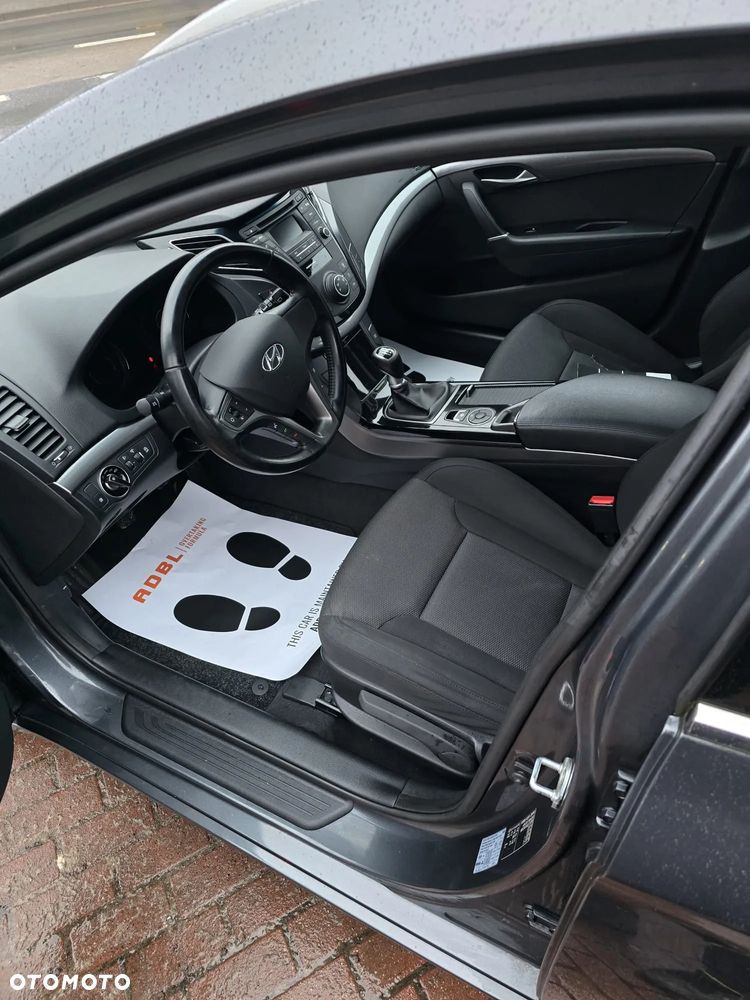 Hyundai i40 Kombi blue 1.6 Trend - 25