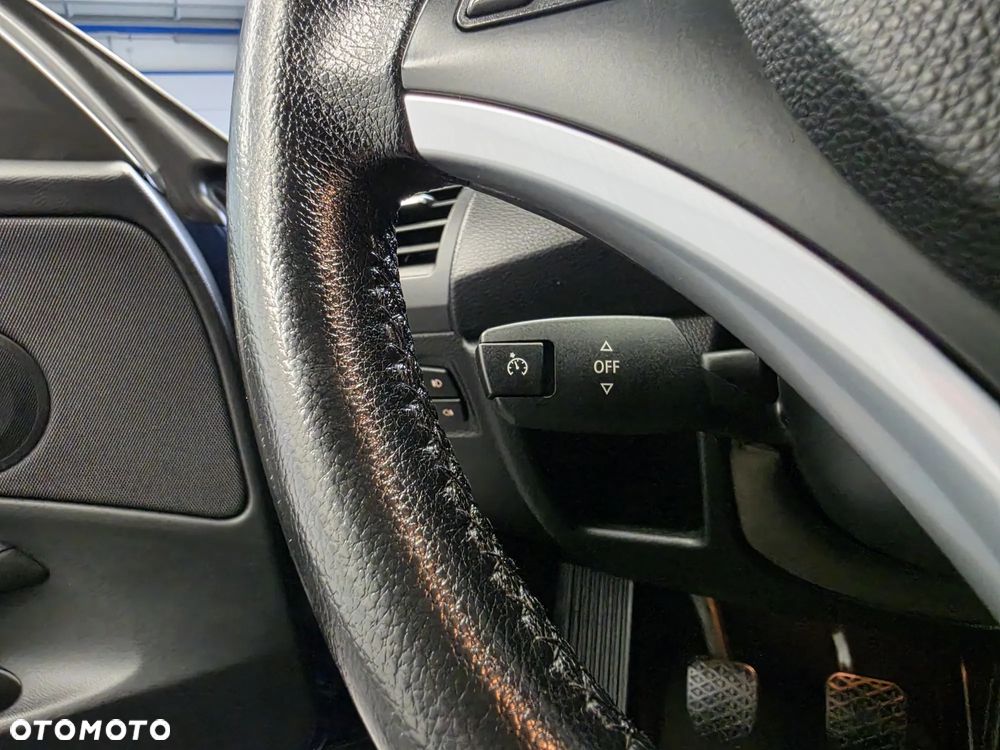BMW Seria 1 118i - 32
